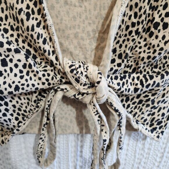 Brandy Melville Cheetah Print Front Tie Rae Crop Top Size Small One Size - Picture 9 of 11